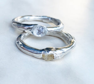 Solare ring with stone